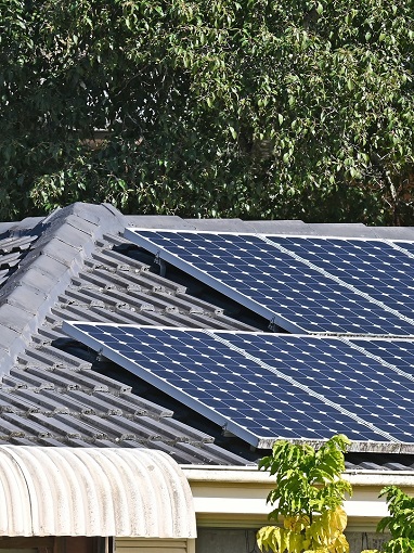 Solar,Electric,Panels,On,A,Tiled,Roof