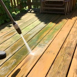 Cleaning,Wooden,Deck,With,Pressure,Water,Jet